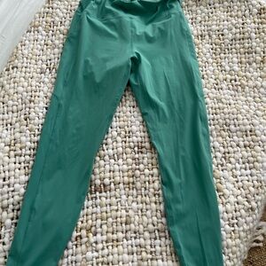 Vuori Teal Performance Leggings NWOT ( new without tags)